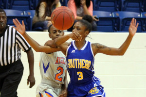 Briana Hale (22) of Angelina College knocks the ball away from Southern University-Shreveport’s Tra’Von Williams during Wednesday’s game at Shands Gymnasium. The Lady Roadrunners moved to 5-2 on the season with a 98-53 win over the Lady Jaguars. (AC News Service)